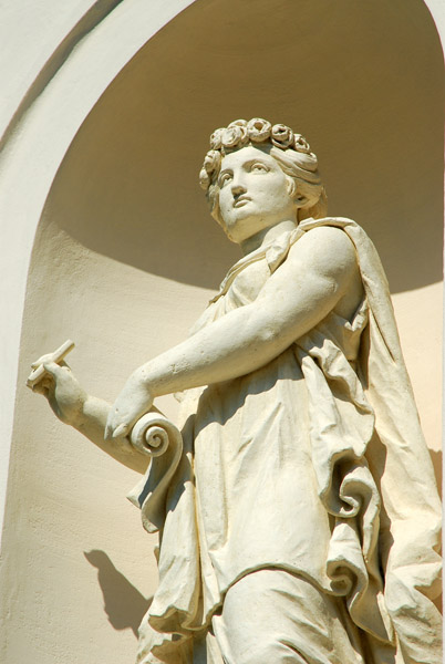 Sculpture on the west facade of Linderhof
