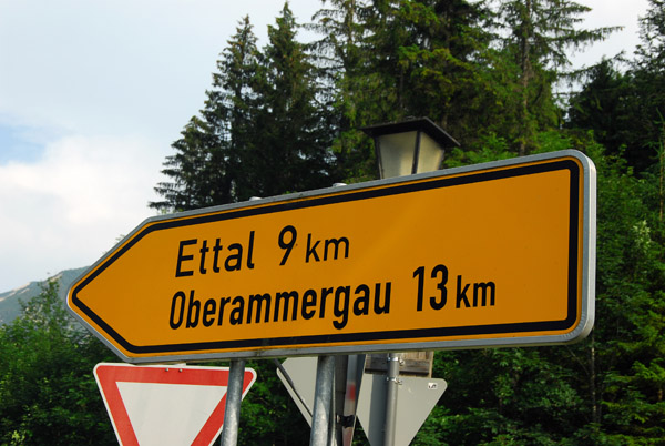 Roadsign for Ettah and Oberammergau - Straenschild