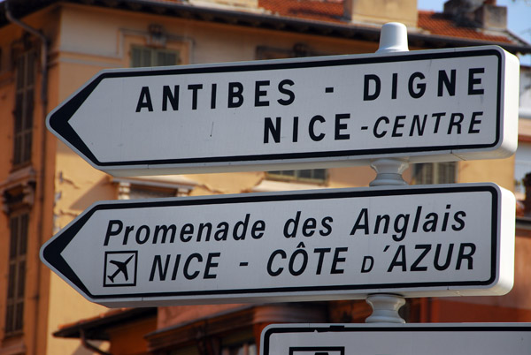 Promenade des Anglais road sign- Antibes - Digne - Nice-Centre, Aéroport Nice-Côte d'Azur