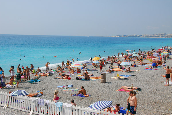 Beach of Nice along Quai des États-Unis