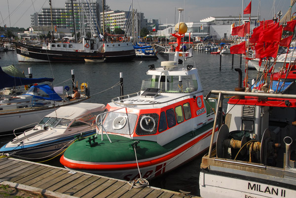DLRG rescue boat - Damp marina