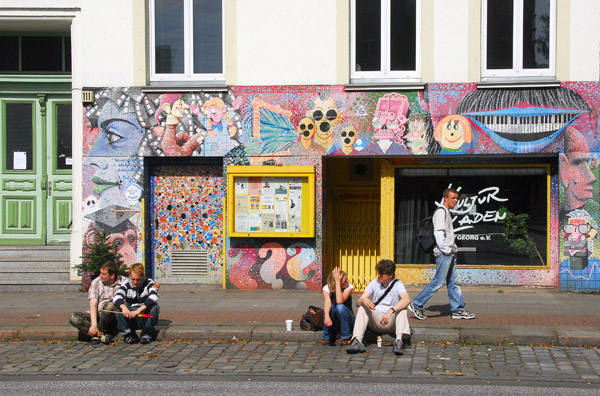Interesting painted facade, Kultur Laden, Lange Reihe, Hamburg-St. Georg