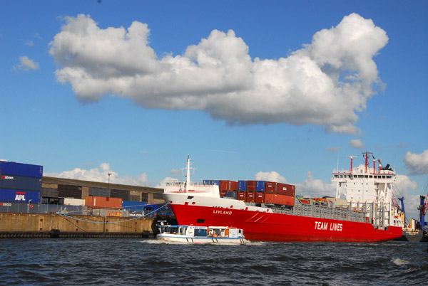 Team Lines MV Livland, Port of Hamburg