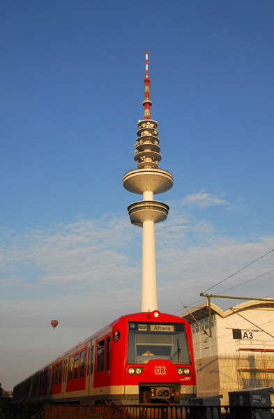 S-Bahn with the Fernsehturm, Hamburg