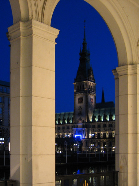 Hamburg - Alsterarkaden, night