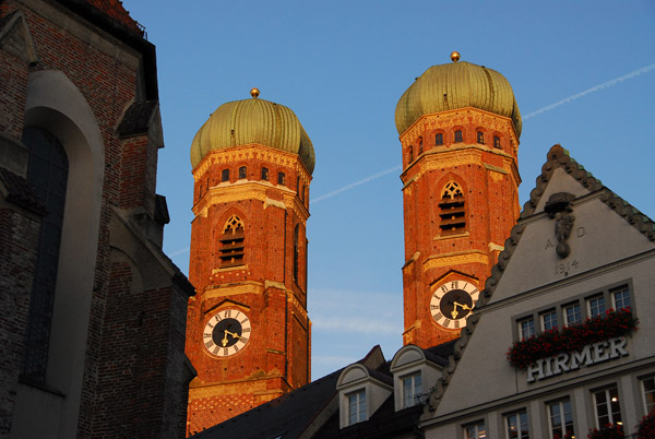 Mnchen - Frauenkirche from Neuhauser Strae