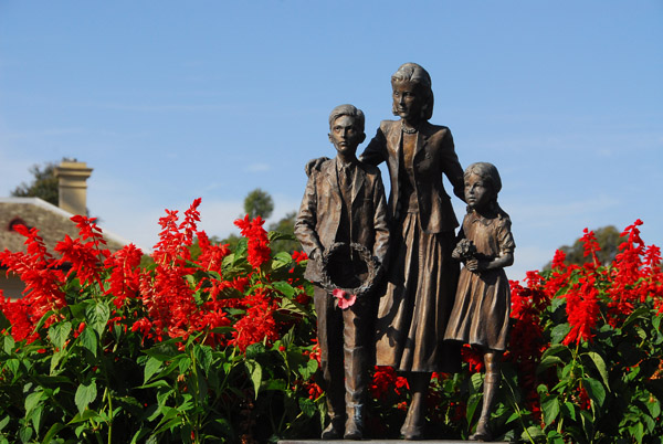 Sculpture of Window and Children, Shrine of Remembrance