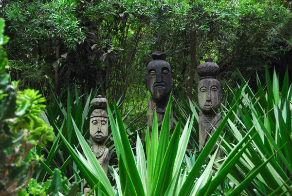 Wooden sculptures, Singapore Zoo
