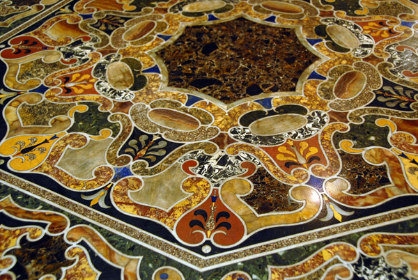 Italian inlaid marble table top, ca 1580, V&A Museum