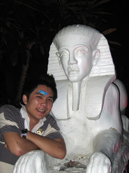 Jeng at the Sphinx, Phuket