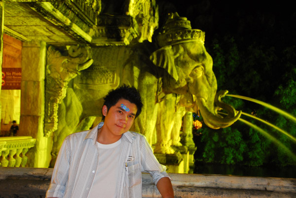 Jeng at the Palace of teh Elephants