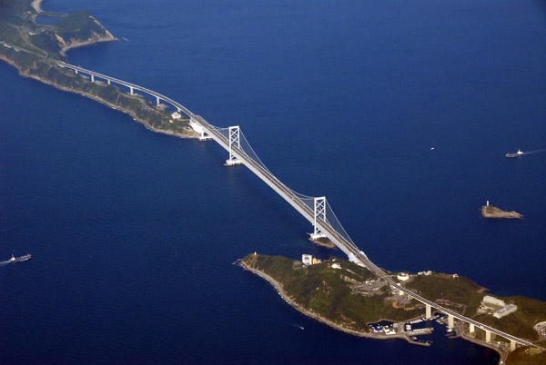 Ohnaruto Bridge, Japan, completed in 1985 with a main span of 876m (2,874ft)