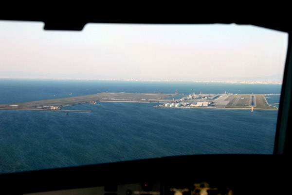 Pilot's view of the arrival at Kansai, landing north