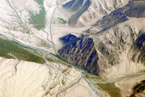 Karakoram Highway, Hung-she-li-man, Xinjiang Province, near the Pakistan border