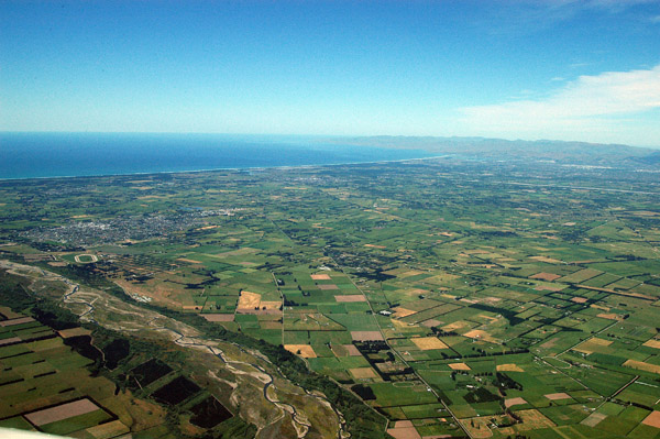 Ashley River, leading to Rangiora, Canterbury Plain, South Island, New Zealand