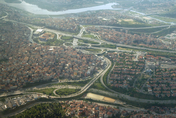 The end of the Golden Horn with major highway interchanges (O-1, O-2)