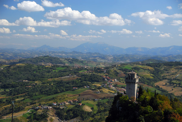 Torre Montale from Torre Cesta, looking south