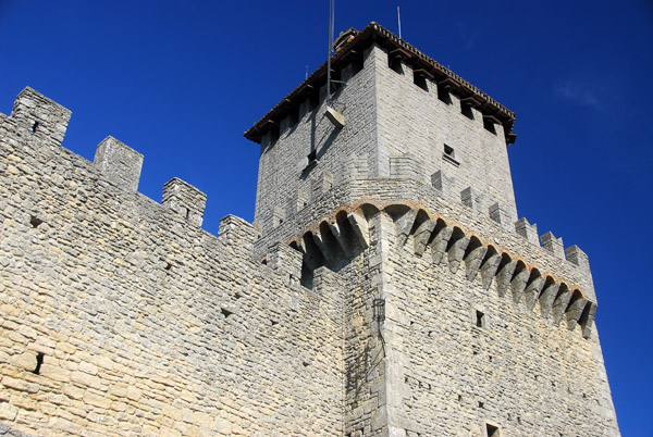 The present structure of Castello della Guaita dates from 1253
