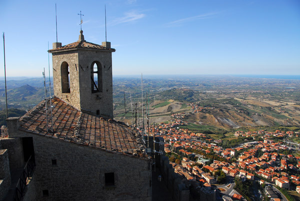 Small church north of Castello della Guaita