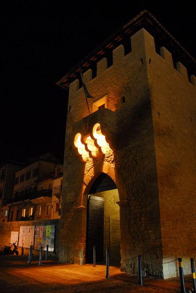 Porta San Francisco, San Marino, night