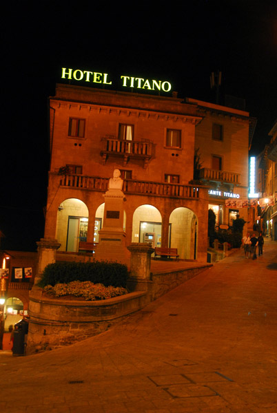 Piazza Garibaldi, San Marino, Hotel Titano