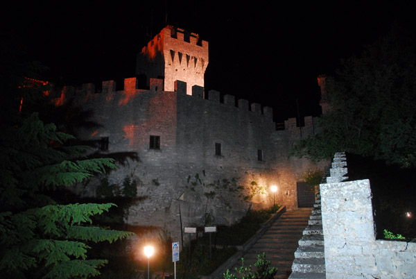 La Cesta, San Marino, night