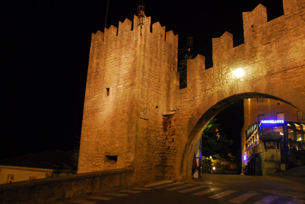 Porta della Fratta, San Marino, night