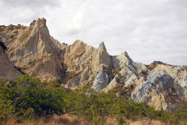 The Omarama Clay Cliffs are a tiny slide of Utah in the center of the south island