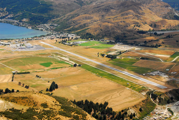 Queenstown Airport alt 1,171 with Runway 05R/23L (6204 ft/1891m)