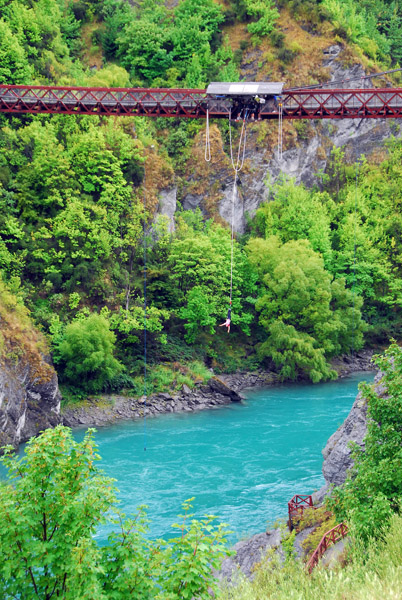 Bungy jumper freefall