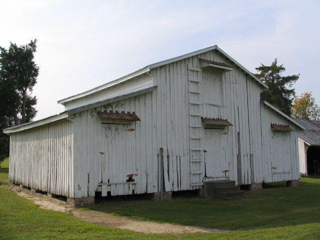 Bacons Castle corn crib.jpg