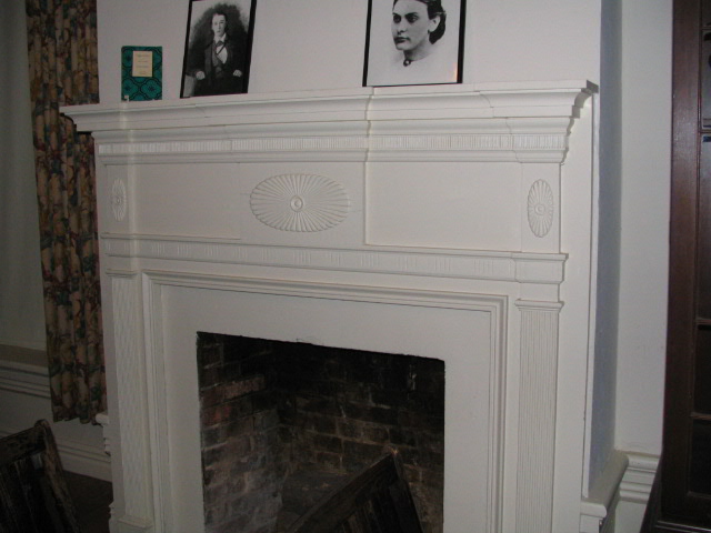 Bacons Castle-rear parlor fireplace.jpg