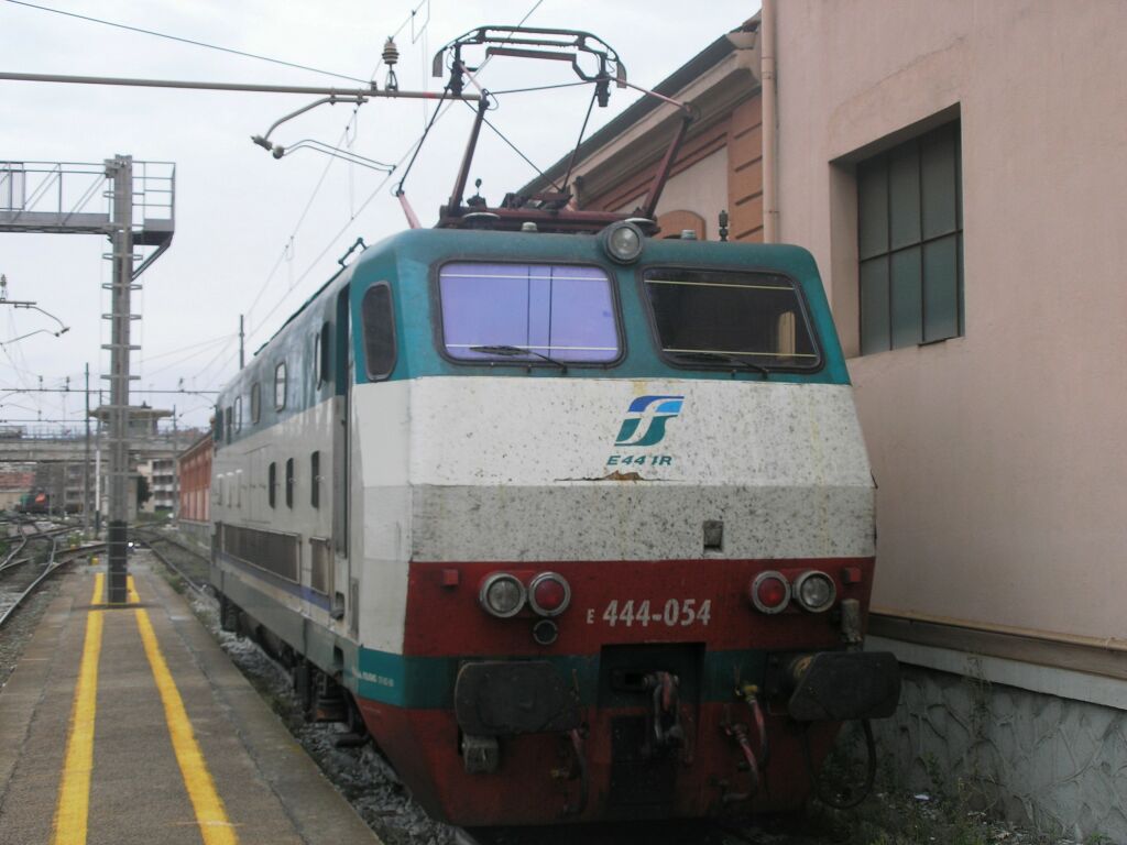 E444 054