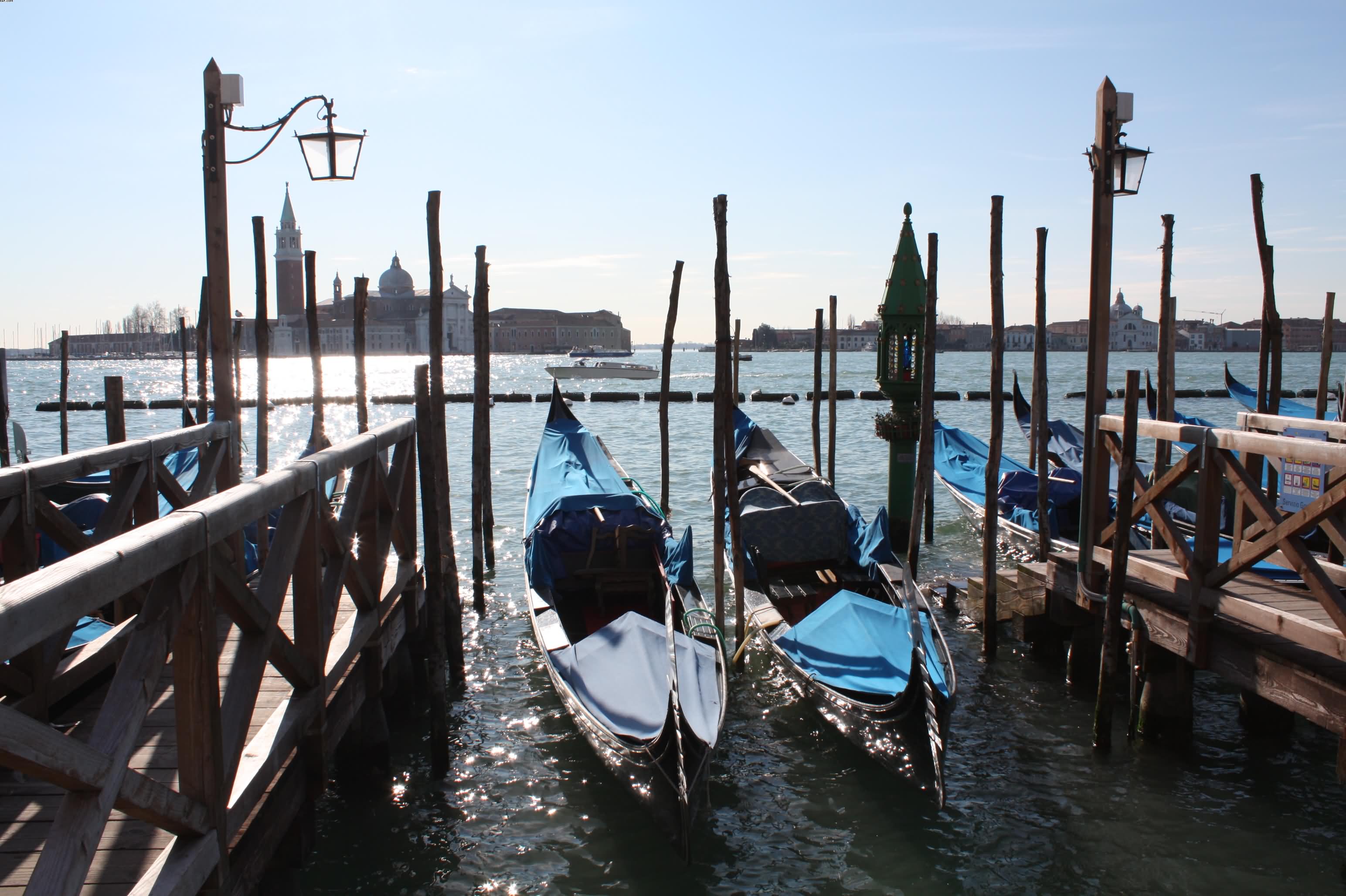 Gondolas in Venice (14/2)