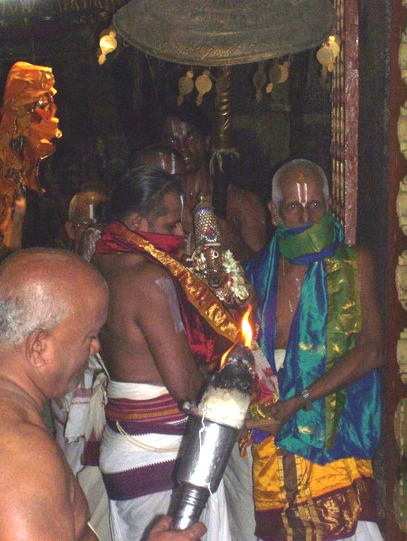 Nachiyar Kaithala Sevai1.jpg