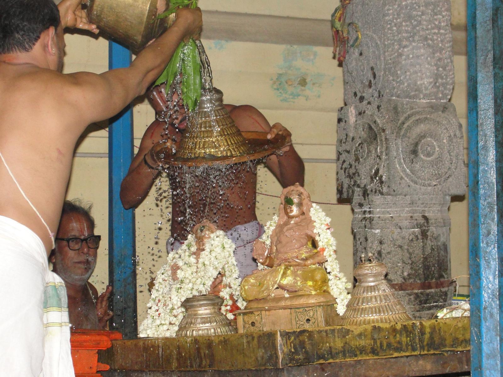 YamunaiTuraivar Tirumanjanam.JPG