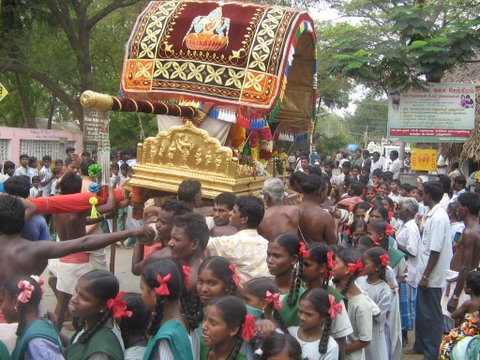 dEhaleesar (Aayanar) on Thanga Pallaku - School children getting Blessings