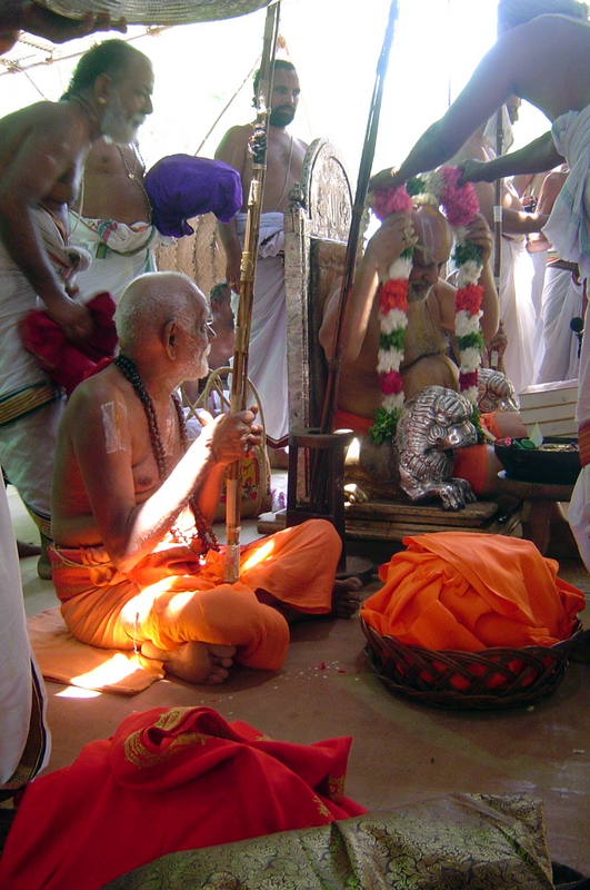 Srimath thirukkurungudi jeeyar with Srimadandavan-2.JPG