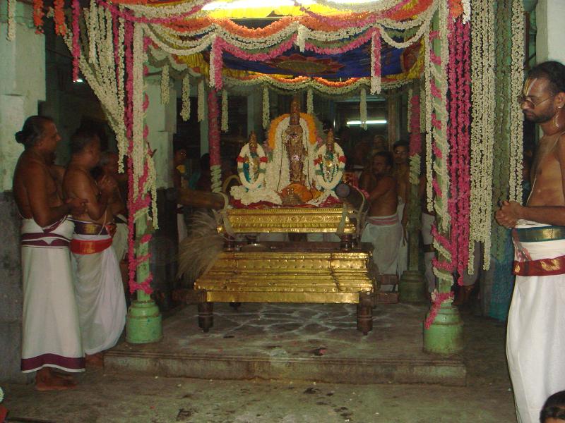 perumal  visit  srithooppul inside