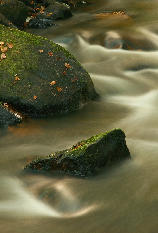 Flow around boulders