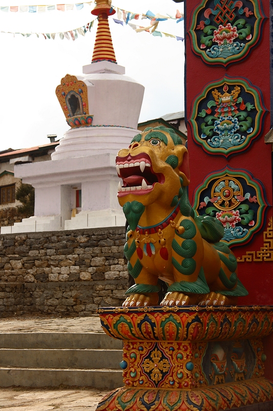 Lion and stupa, Tengboche