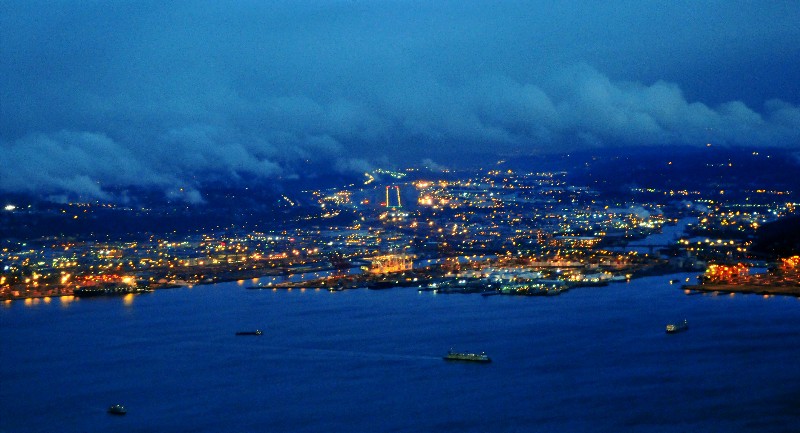 beautiful sight on nasty night (KBFI)