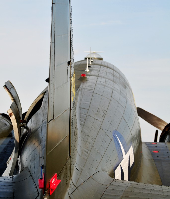 rudder lock on DC-3