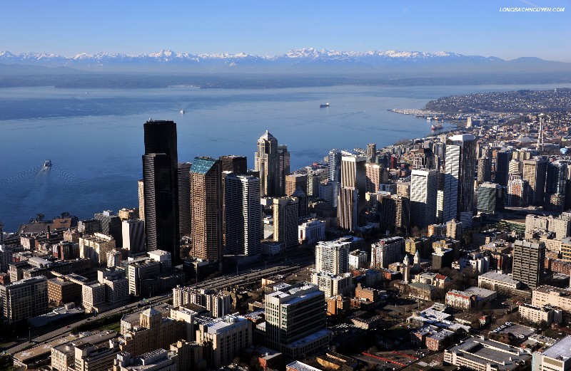 Beautiful Seattle with Puget Sound and Olympic Mountain