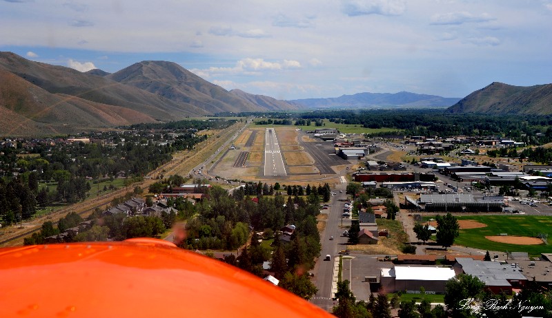 landing Sun Valley airport, Runway 13, Hailey, Idaho