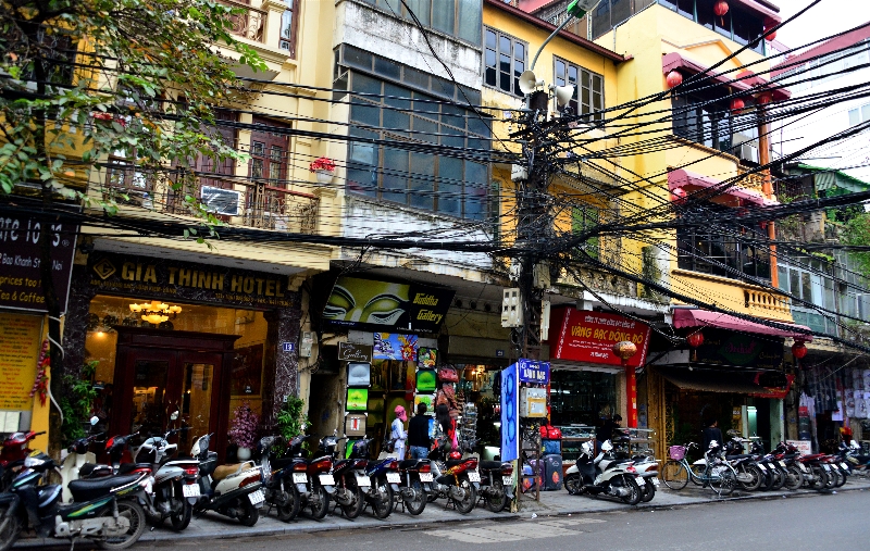electrical jungle on Pho Hang Bac, Hanoi Old Quarter, Hanoi, Vietnam 