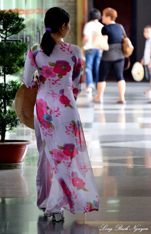 tour guide, former Presidental Palace, Saigon, Vietnam 