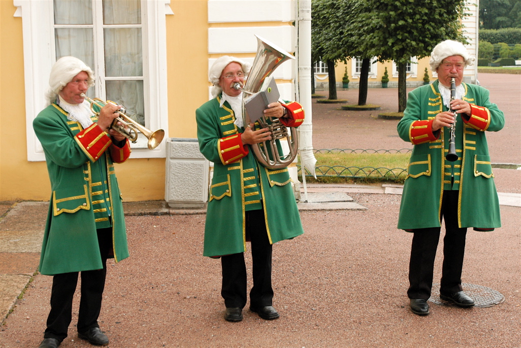 Welcoming Musicians at Peterhof Palace