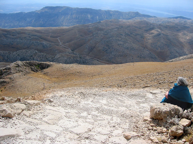 Resting on the way up to the large tumulus<br>Antiochos I built to commemorate himself.