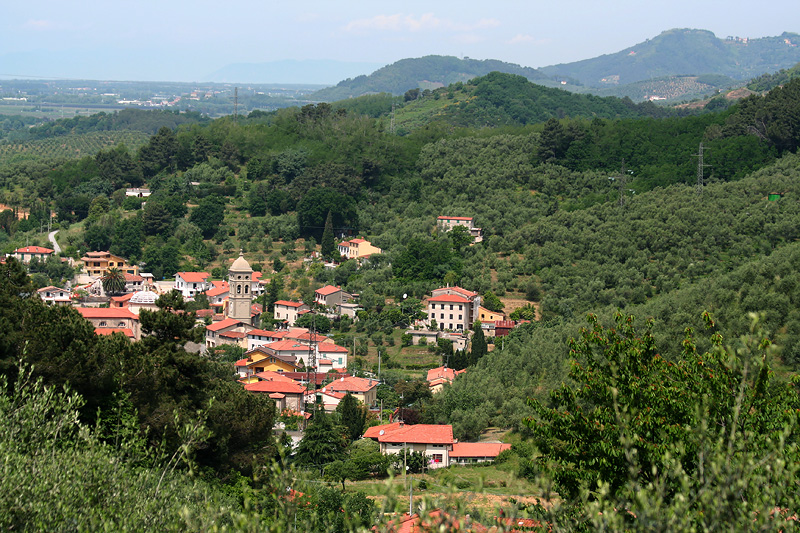 On the way from Lucca to Massa-Carrara